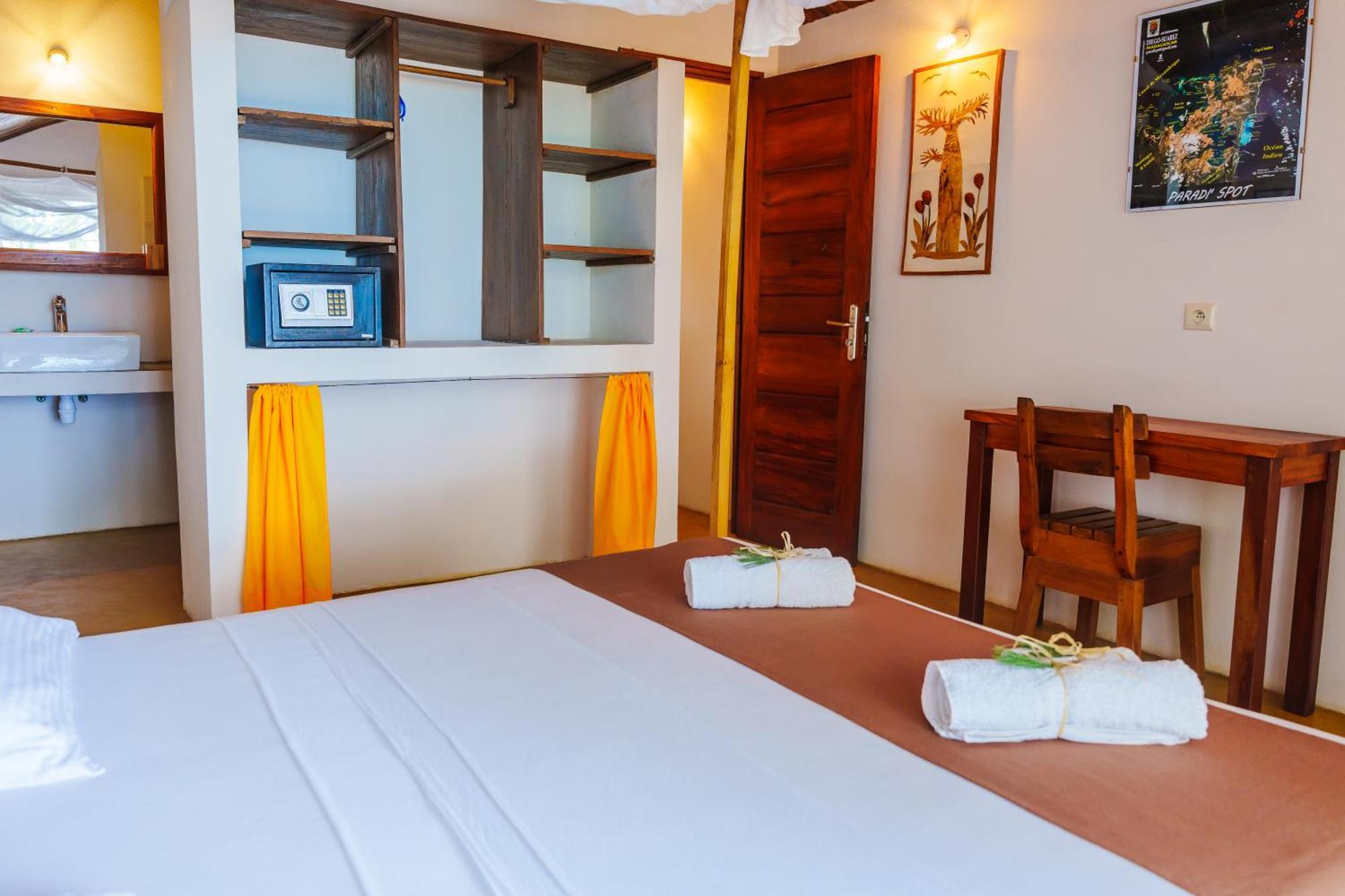 Madakitecamp Hotel Antsiranana Bagian luar foto
